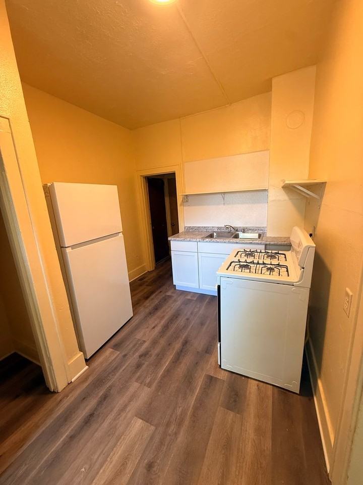 1815 Virginia St - Photo 2 of 11