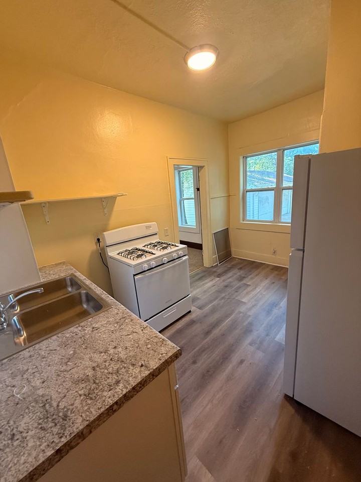 1815 Virginia St - Photo 3 of 11