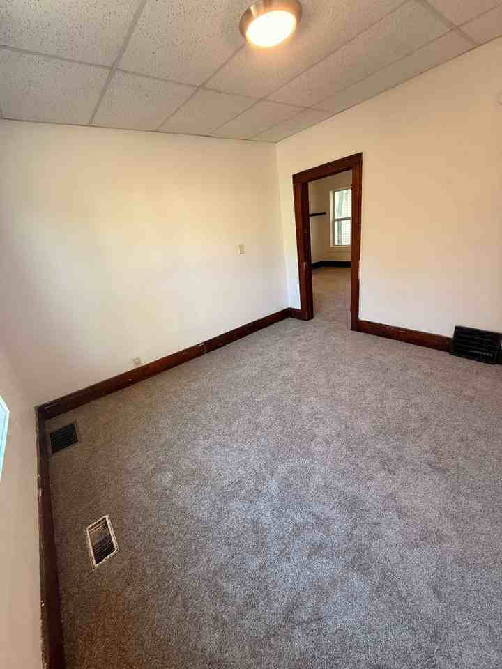 1815 Virginia St - Photo 4 of 11