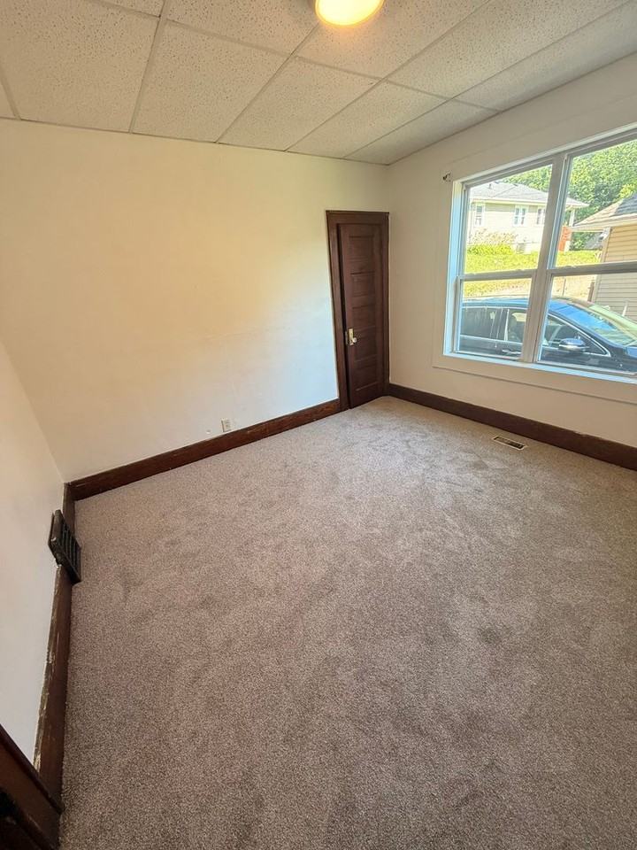1815 Virginia St - Photo 6 of 11