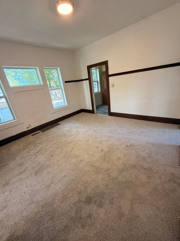 1815 Virginia St - Photo 7 of 11