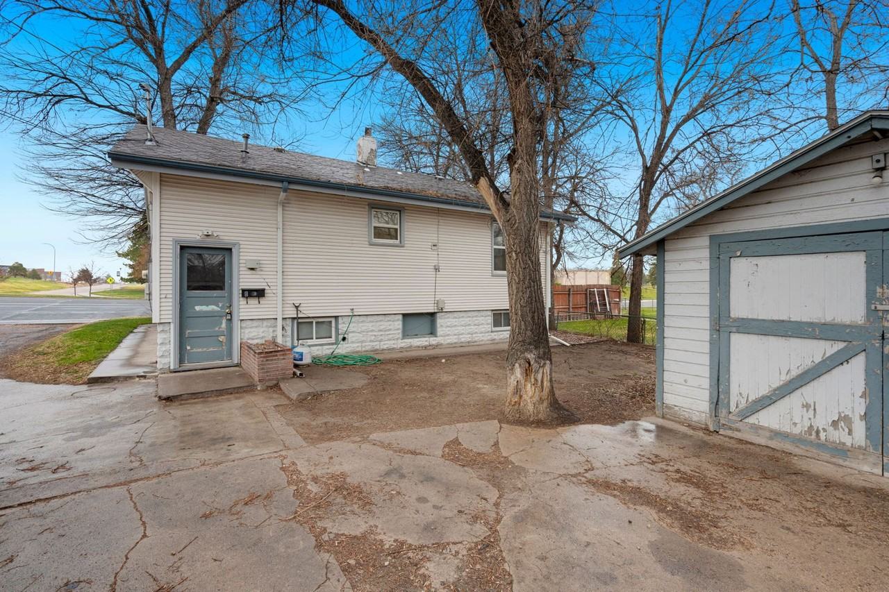 1119 W 20th Street - Photo 2 of 2