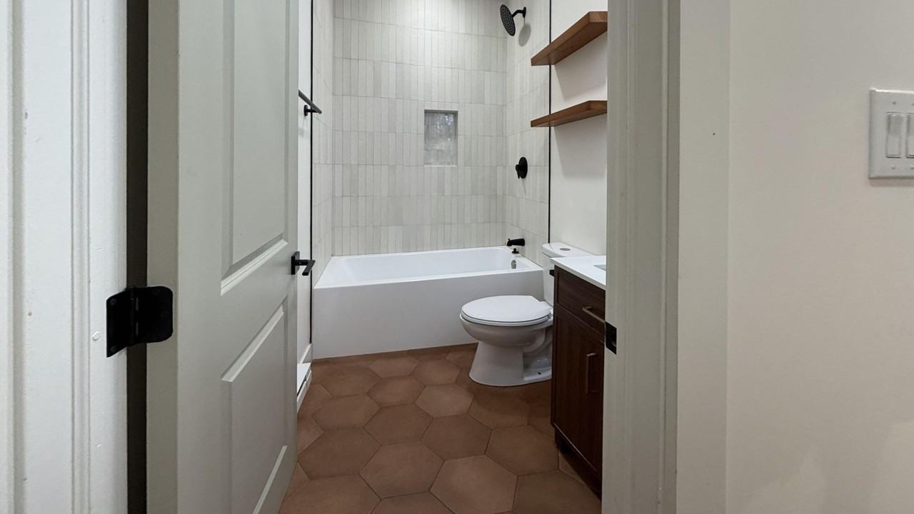 6049 Elmwood Ave - Photo 4 of 13