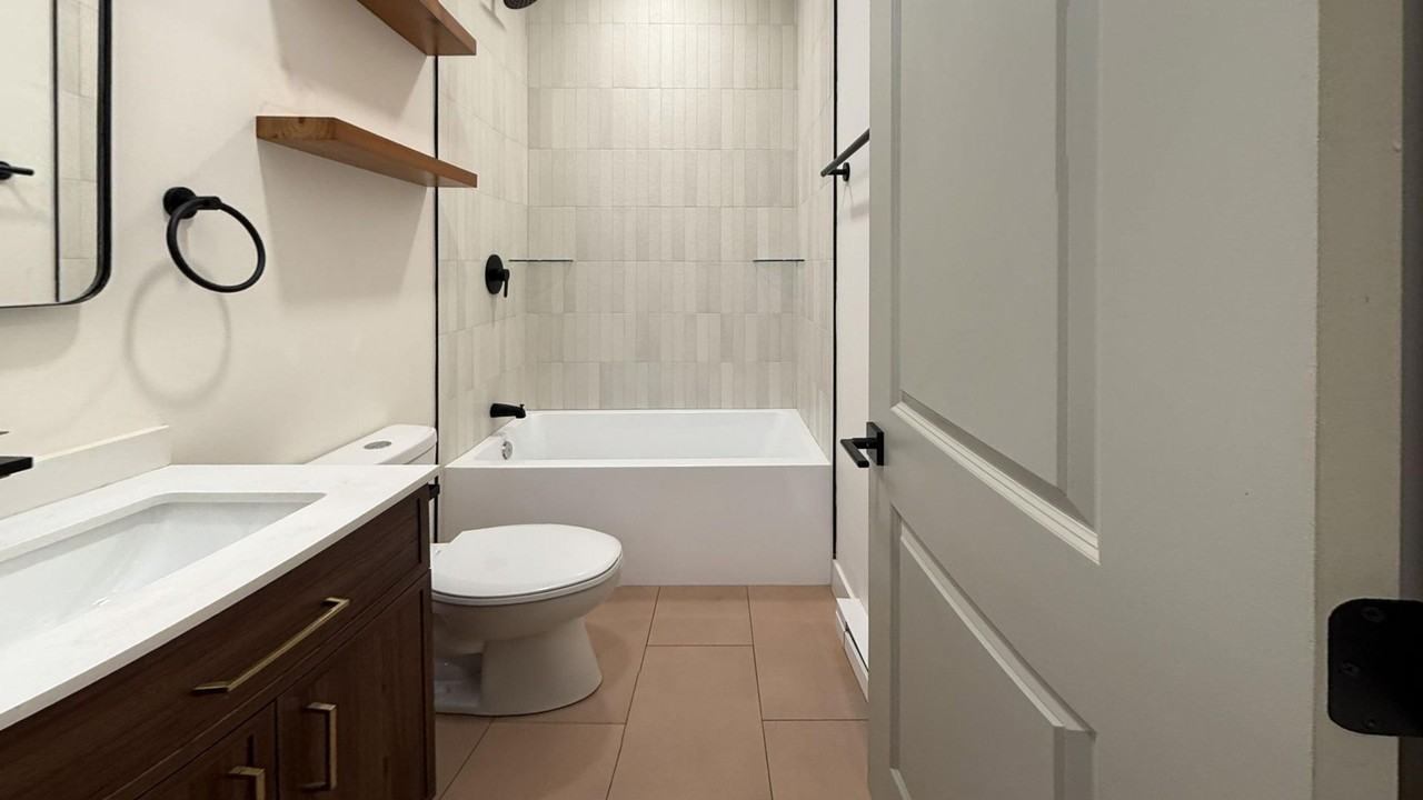 6049 Elmwood Ave - Photo 5 of 13