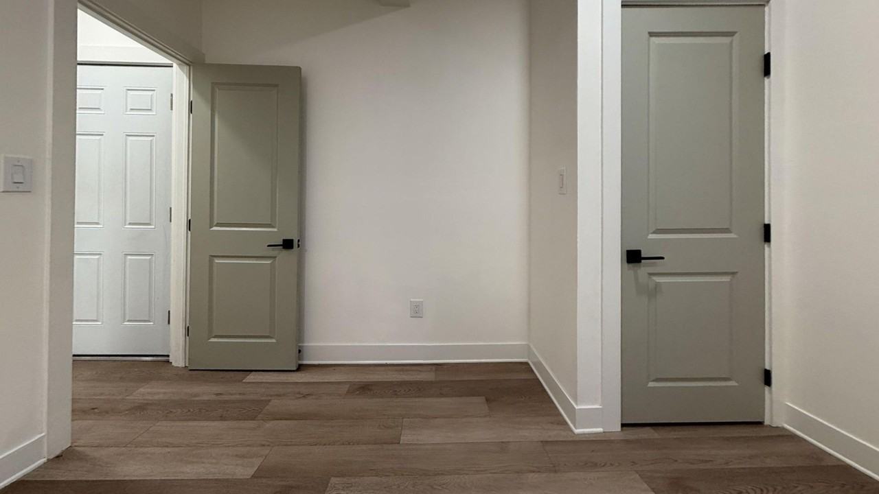 6049 Elmwood Ave - Photo 6 of 13