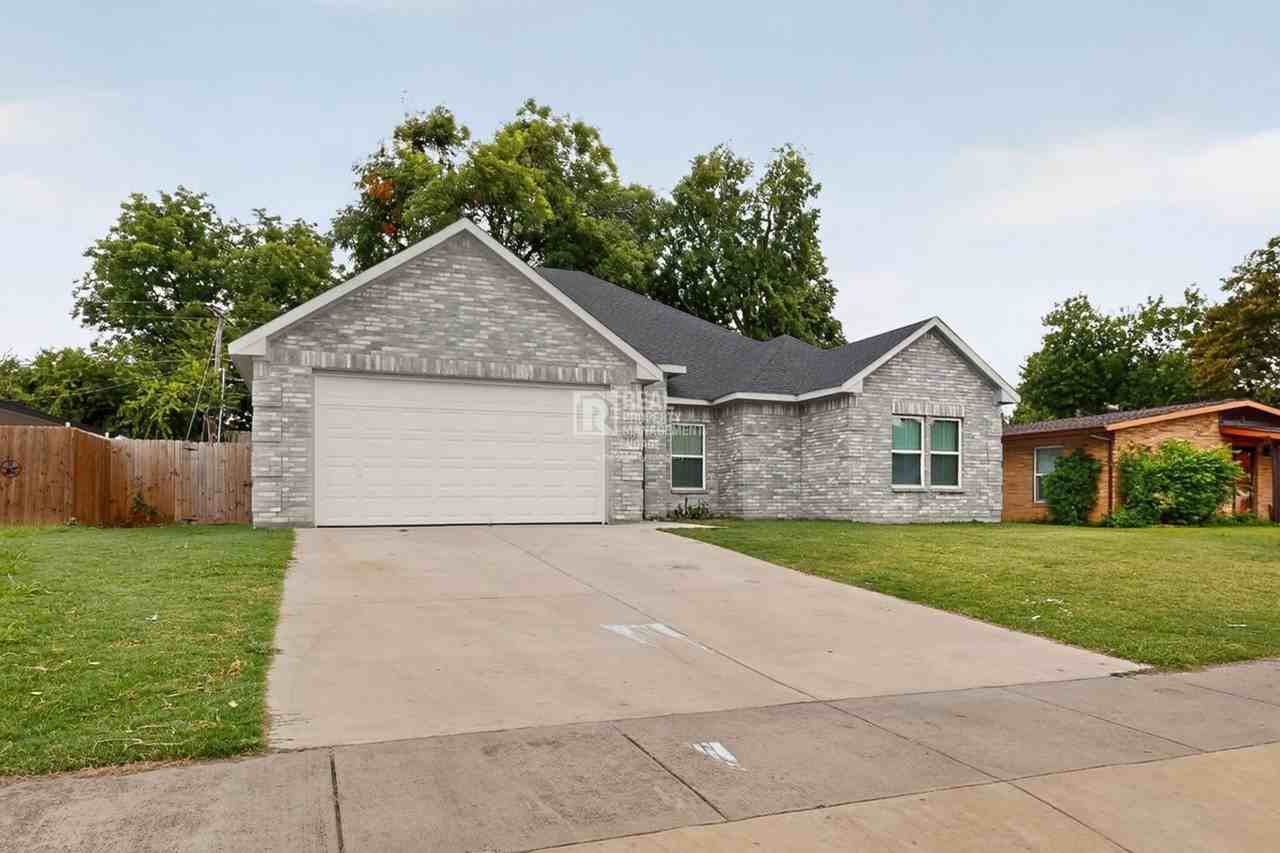 2000 Skylark Dr - Photo 3 of 40