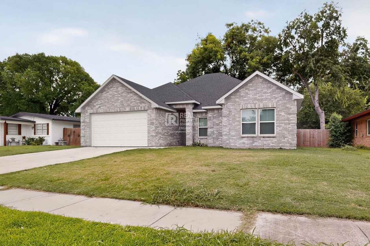 2000 Skylark Dr - Photo 5 of 40
