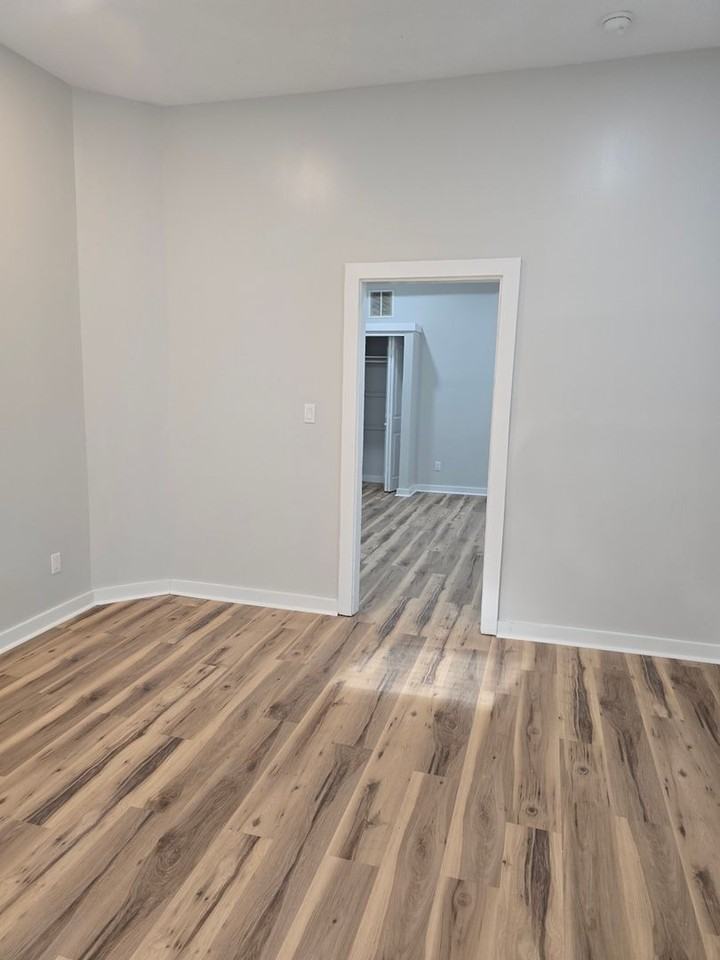 765 N Belleview Pl - Photo 2 of 8