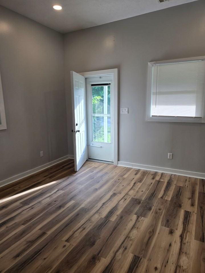 765 N Belleview Pl - Photo 3 of 8