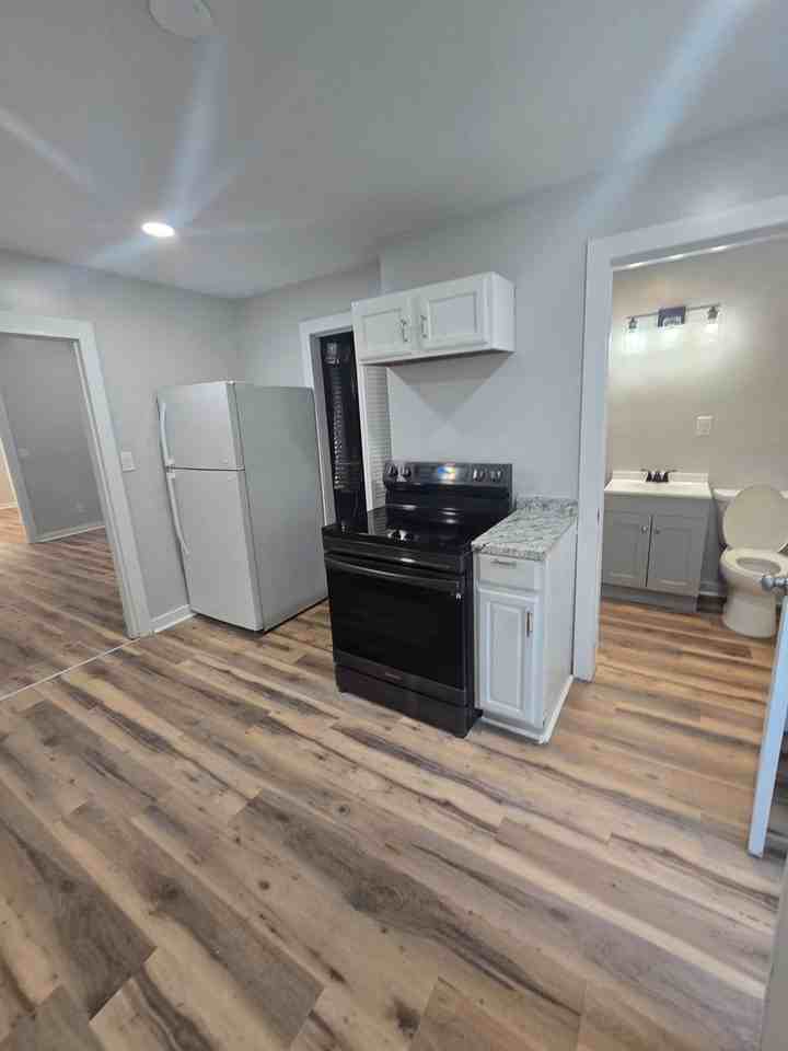 765 N Belleview Pl - Photo 4 of 8