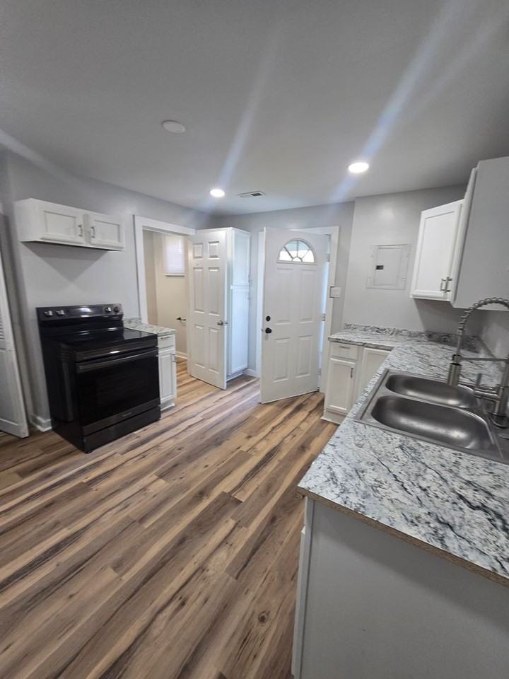 765 N Belleview Pl - Photo 5 of 8