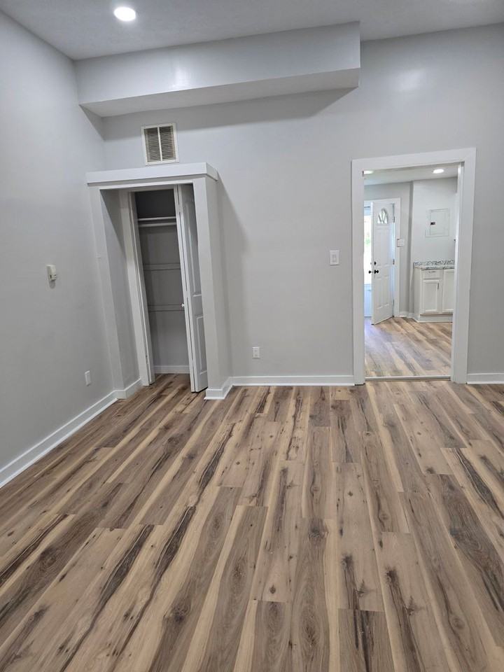 765 N Belleview Pl - Photo 6 of 8