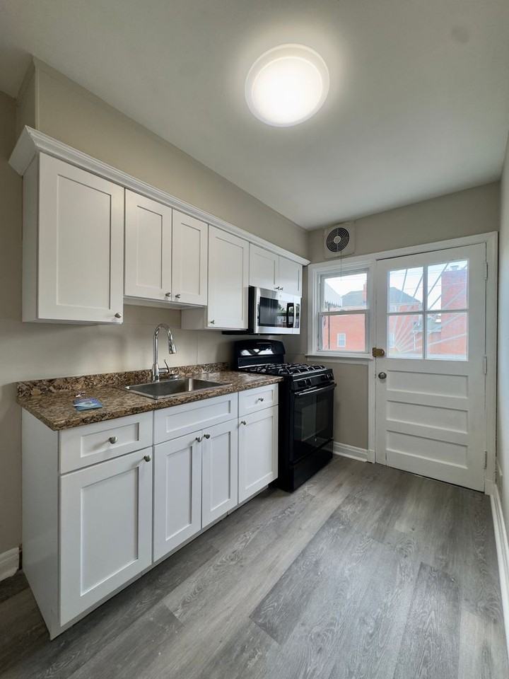 433 Oakwood Rd - Photo 6 of 19