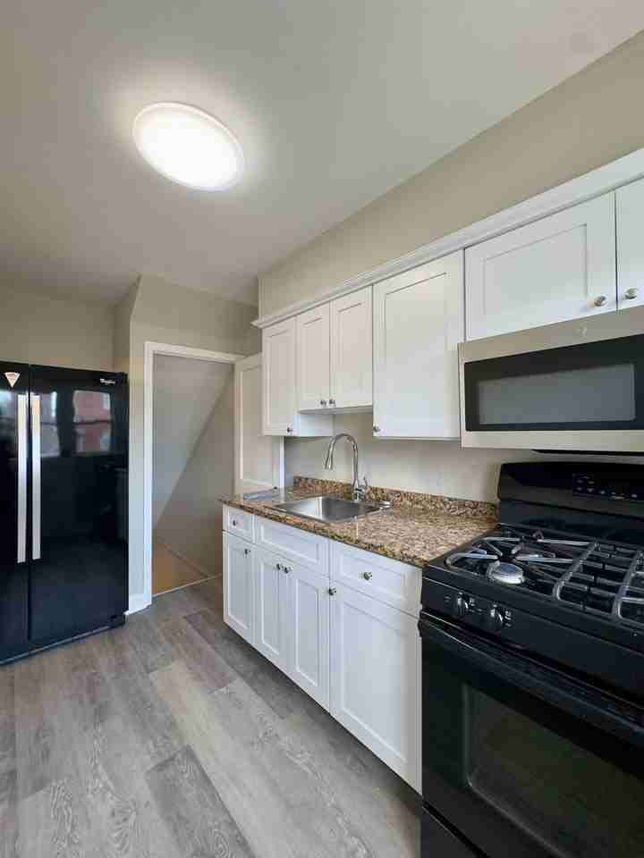 433 Oakwood Rd - Photo 7 of 19