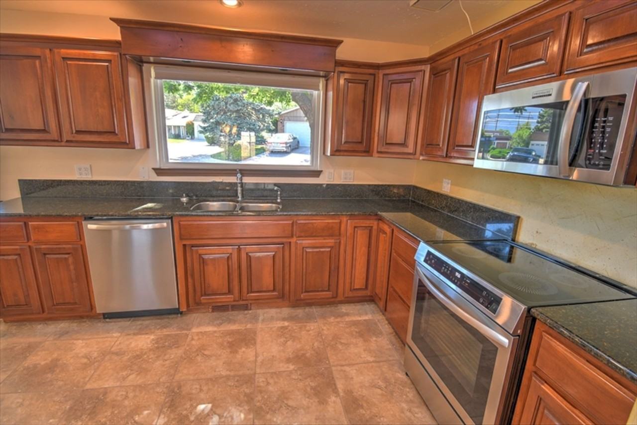 9010 Flushing Meadows Dr Ne - Photo 5 of 17