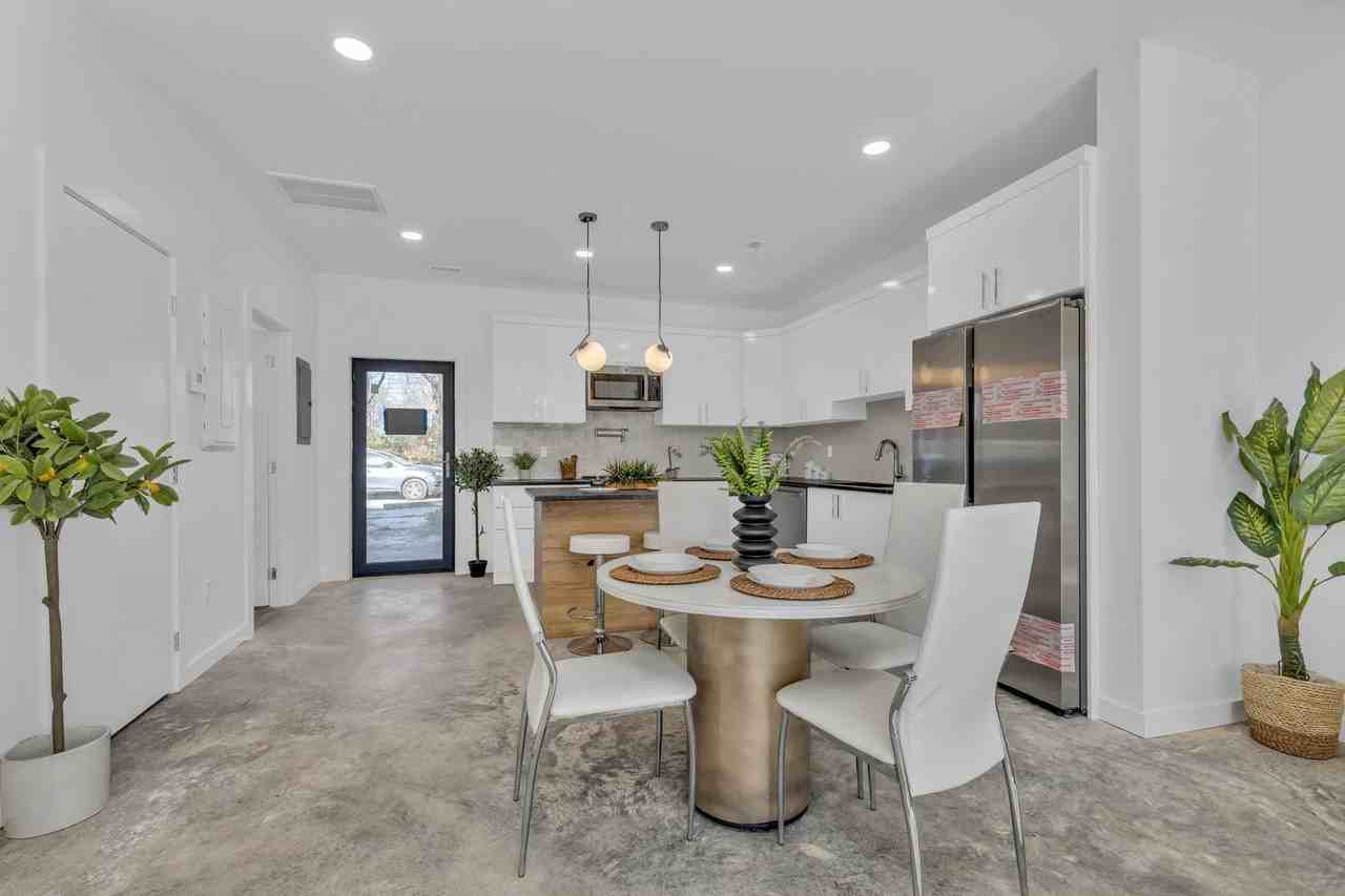 2248 Bailey Ave - Photo 3 of 37