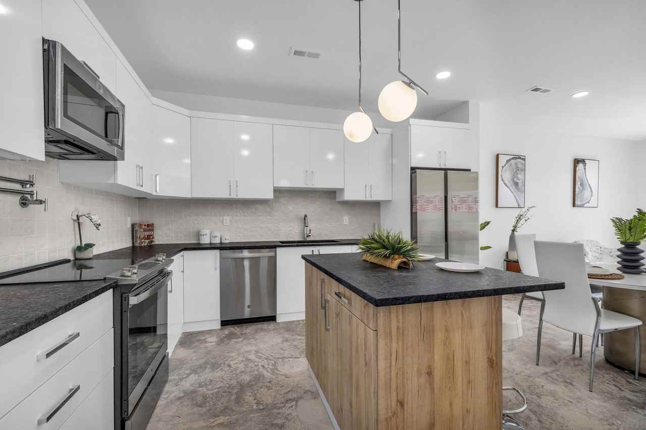 2248 Bailey Ave - Photo 6 of 37