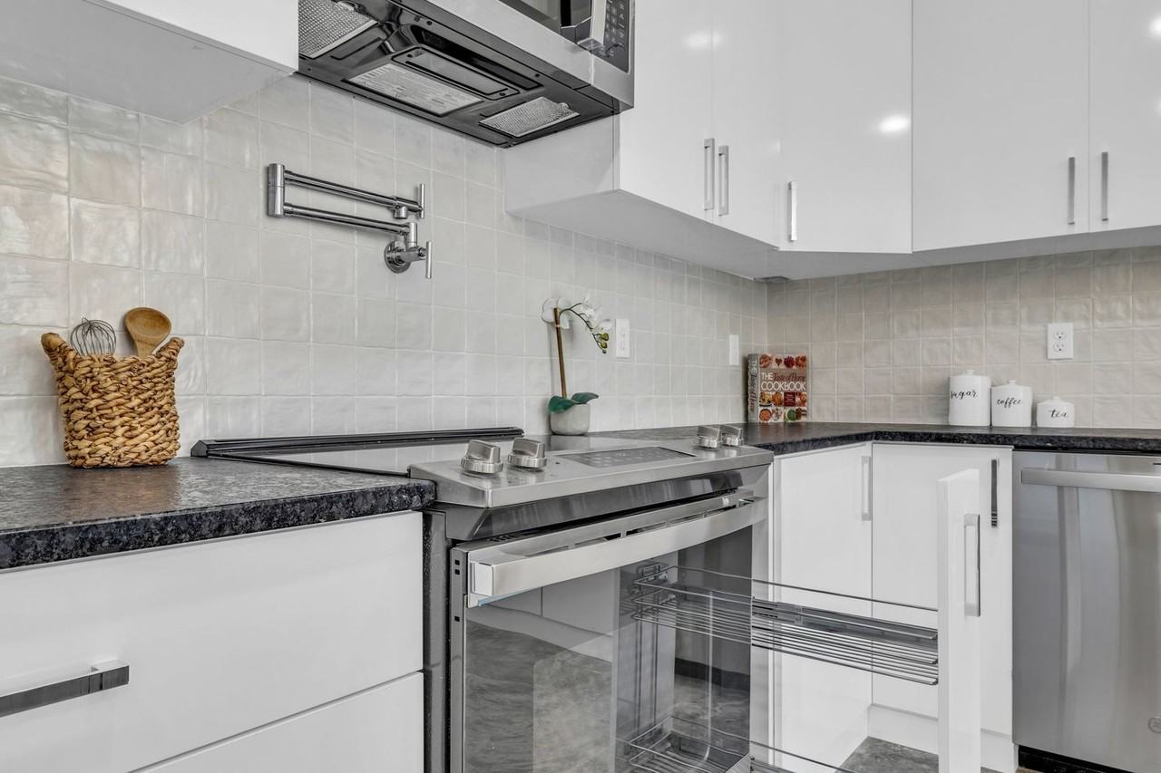 2248 Bailey Ave - Photo 7 of 37