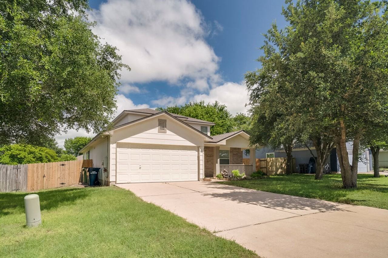 918 Estate Dr - Photo 2 of 20