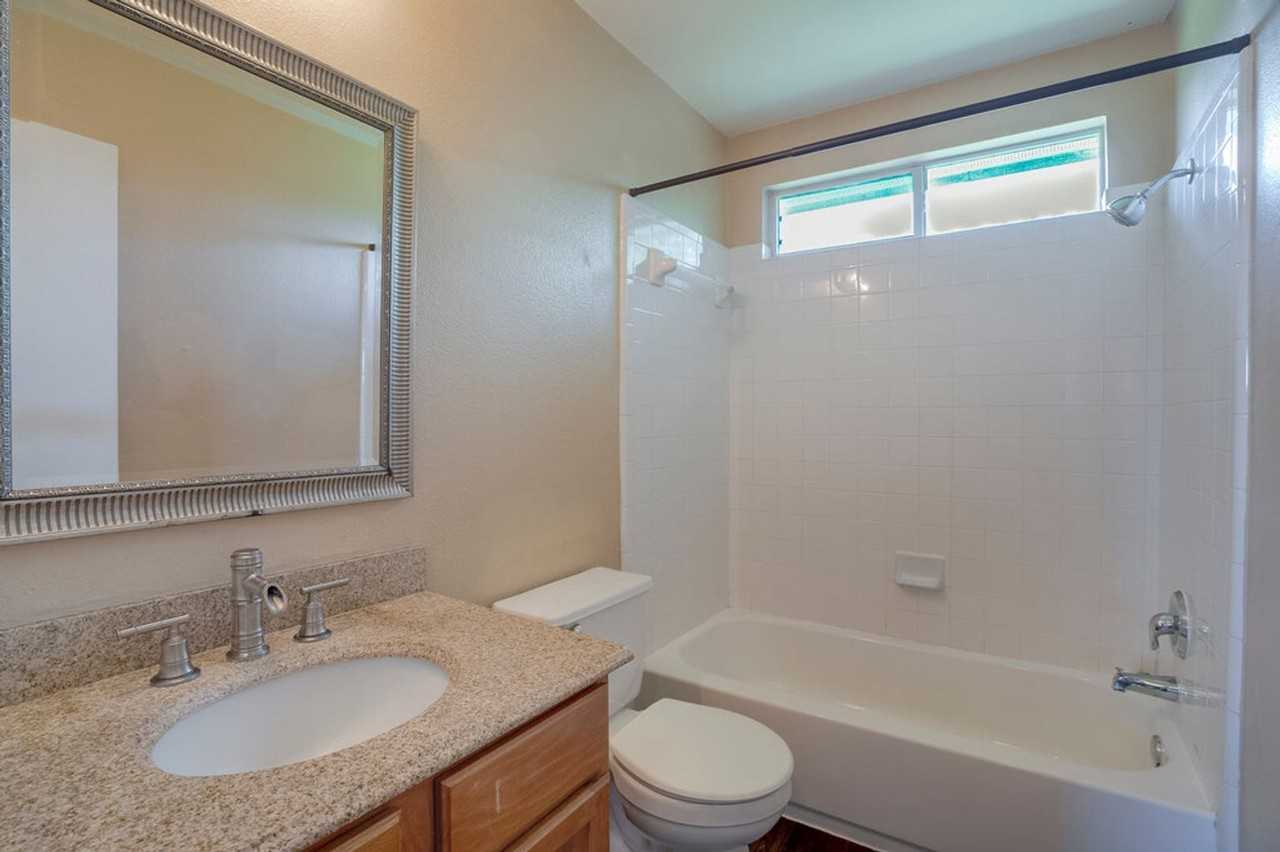 918 Estate Dr - Photo 5 of 20