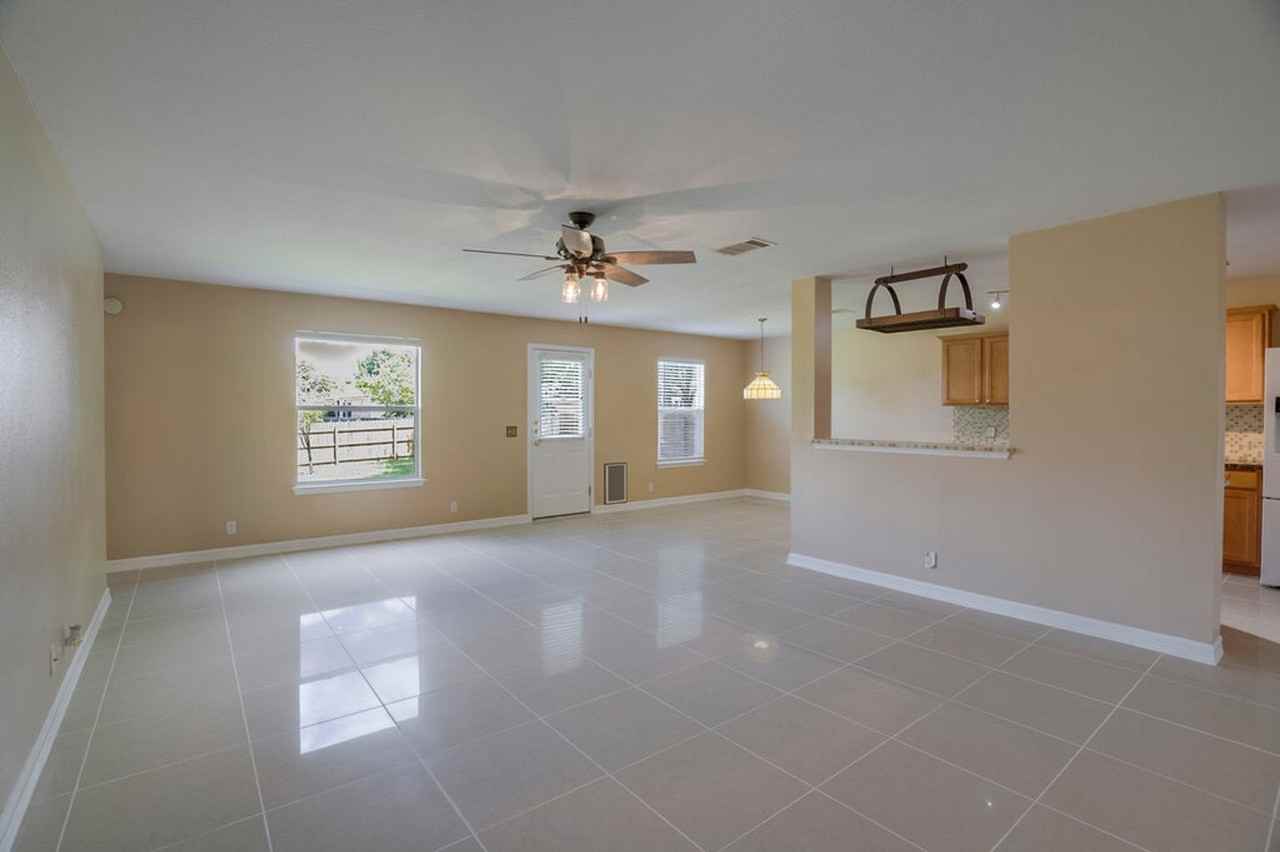 918 Estate Dr - Photo 6 of 20