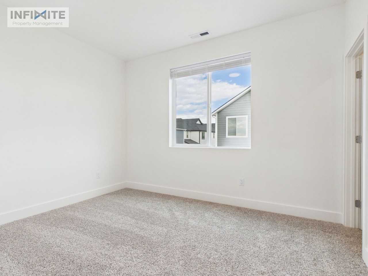 4901 Harvest Pkwy - Photo 6 of 16