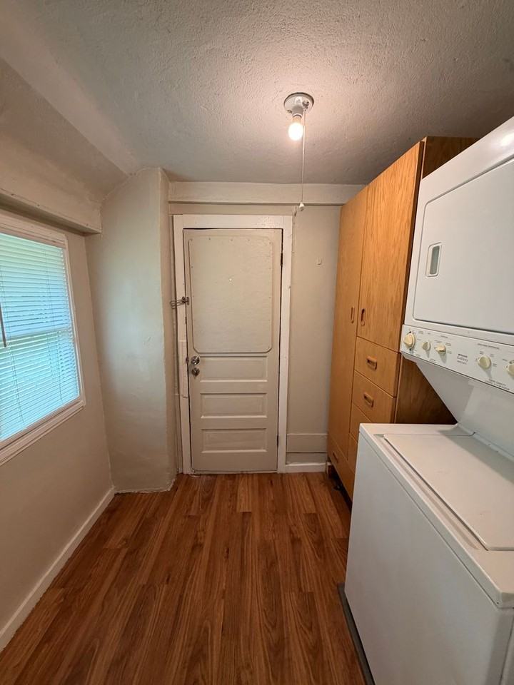 714 Hazel St - Photo 3 of 13