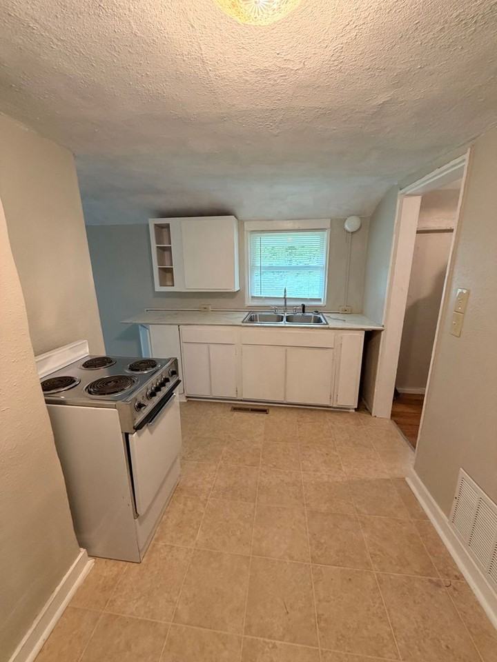 714 Hazel St - Photo 5 of 13