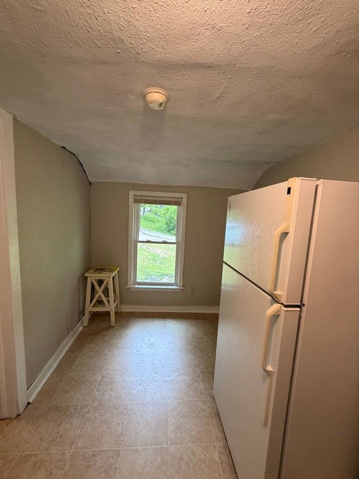 714 Hazel St - Photo 7 of 13