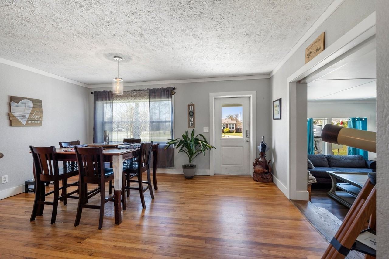 907 Garrison Ave - Photo 6 of 28