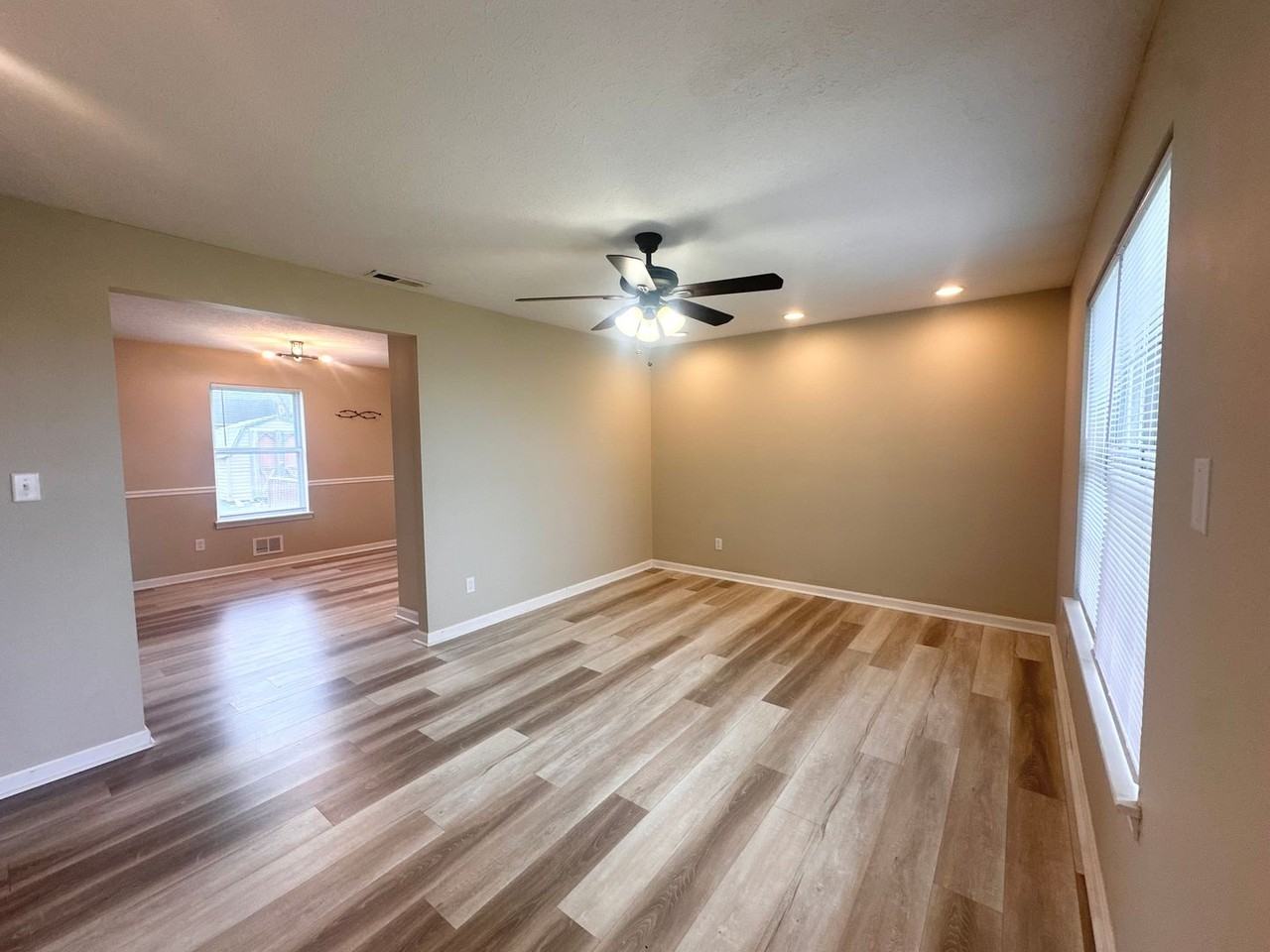 225 Joy Ave - Photo 3 of 21