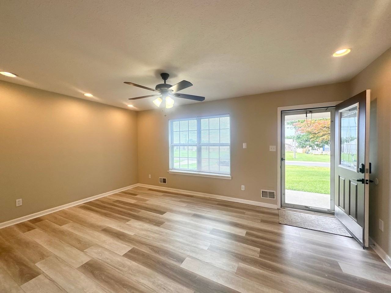 225 Joy Ave - Photo 6 of 21