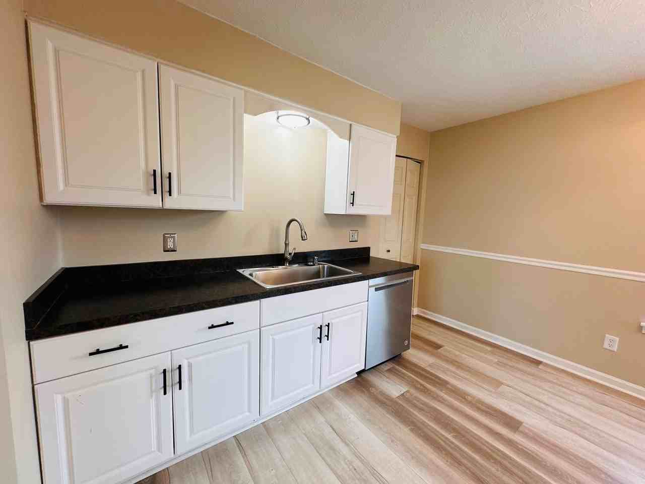 225 Joy Ave - Photo 7 of 21