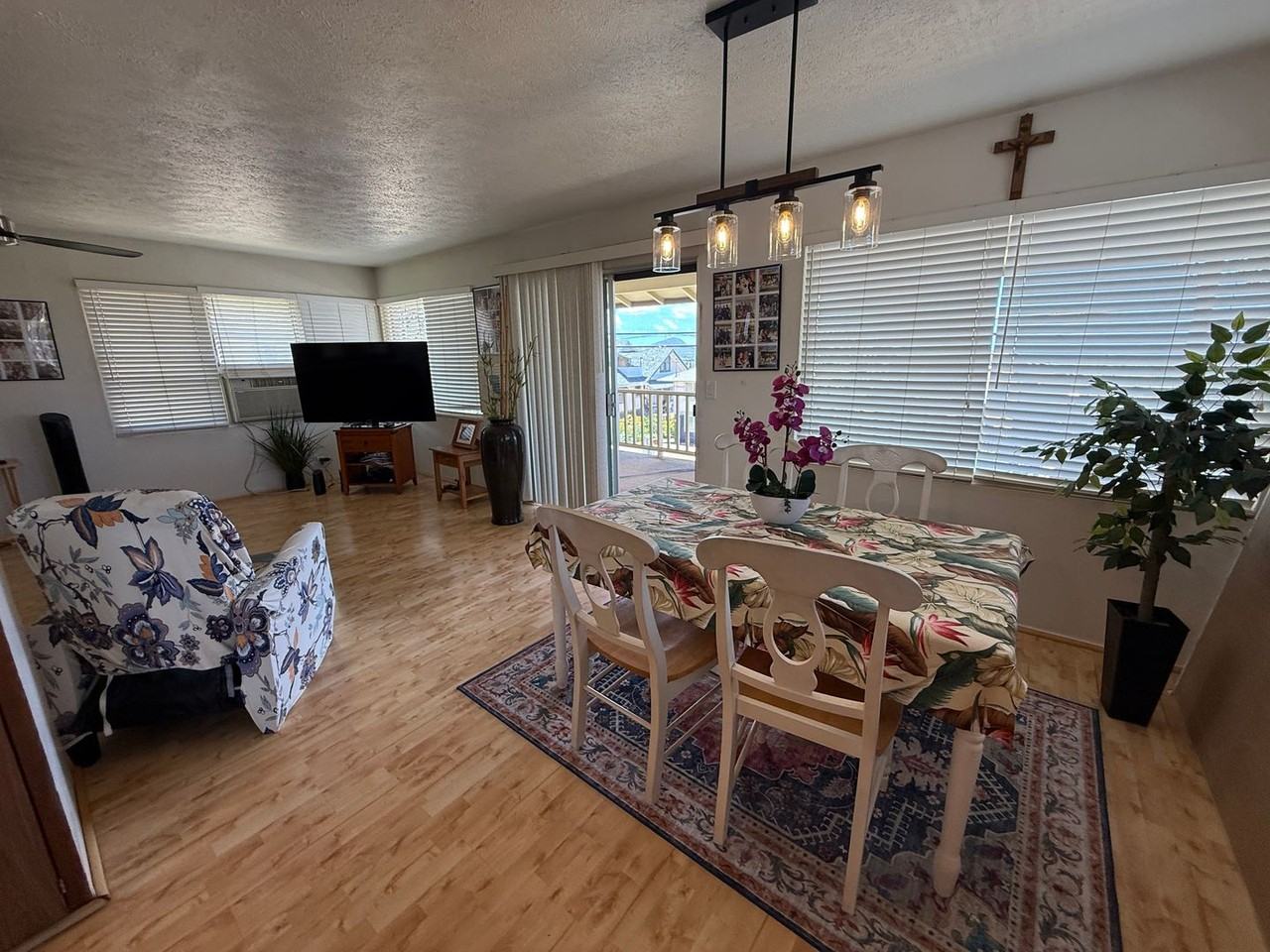 826 16th Ave - Photo 4 of 14