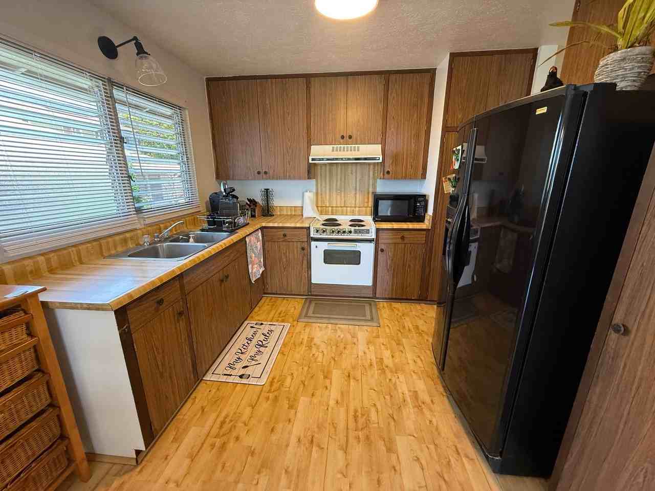 826 16th Ave - Photo 5 of 14