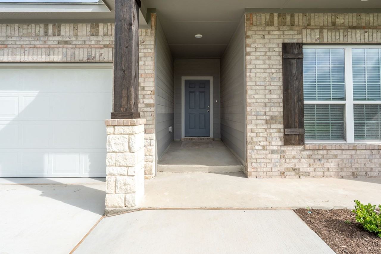 738 Friar Tuck Dr - Photo 2 of 28