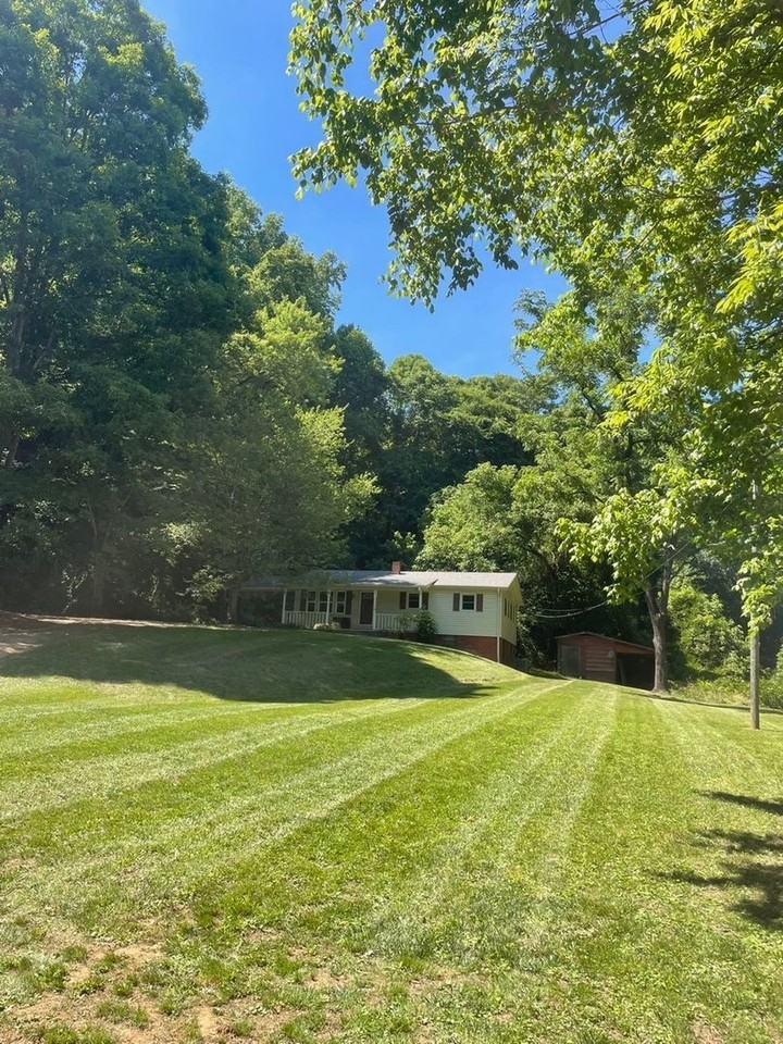 155 Blackburn St - Photo 2 of 8