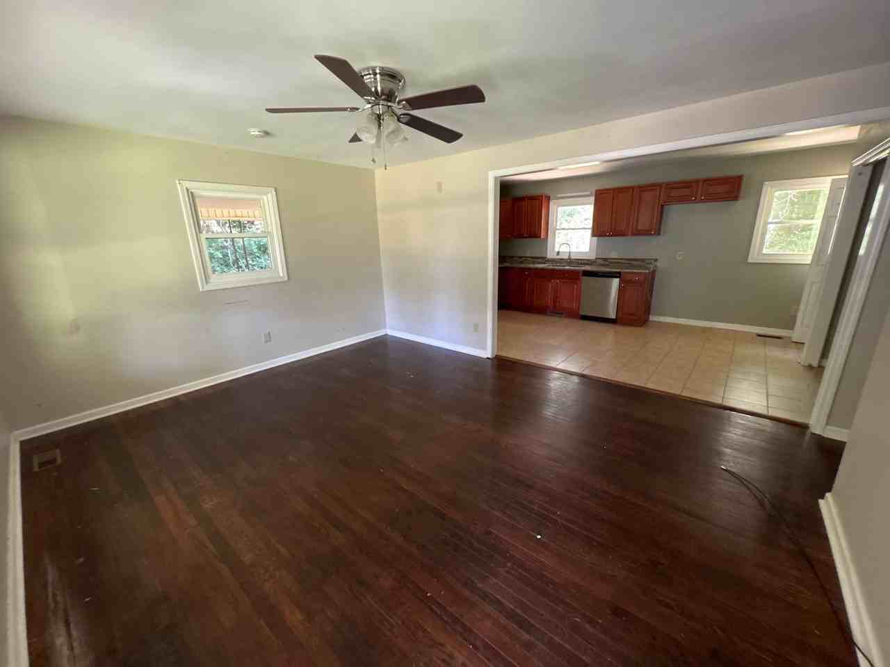 155 Blackburn St - Photo 4 of 8
