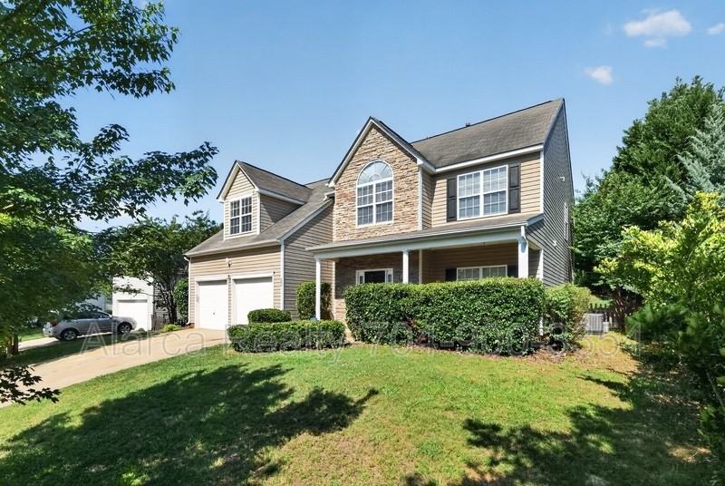 2041 White Cedar Ln - Photo 2 of 39