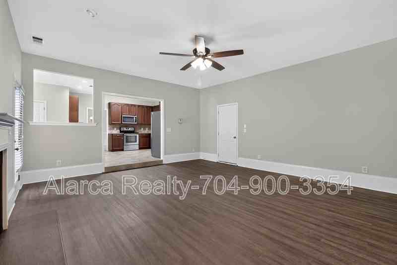 2041 White Cedar Ln - Photo 7 of 39