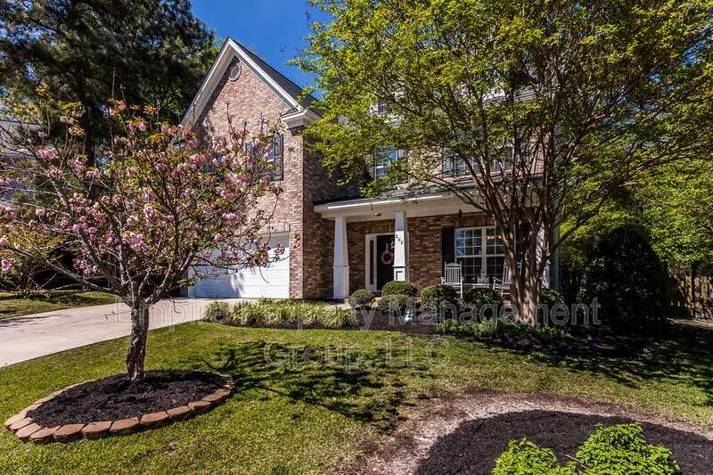 202 Castlebury Dr - Photo 2 of 22