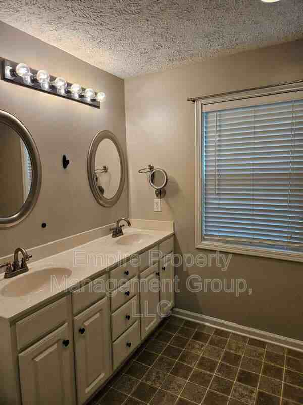 202 Castlebury Dr - Photo 7 of 22