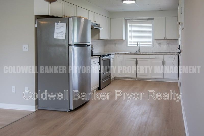136 Hickey Cir - Photo 4 of 31