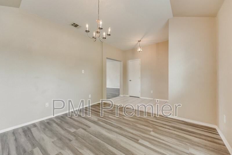 320 Tripp Trl - Photo 7 of 30