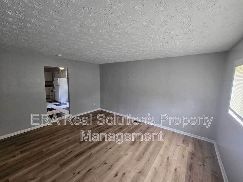 2175 Hanna Dr - Photo 2 of 8