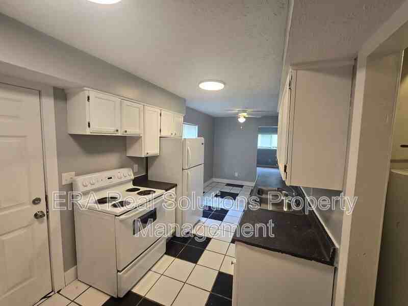 2175 Hanna Dr - Photo 3 of 8