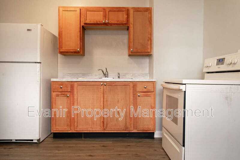 113 Niagara Ave #1 - Photo 4 of 14