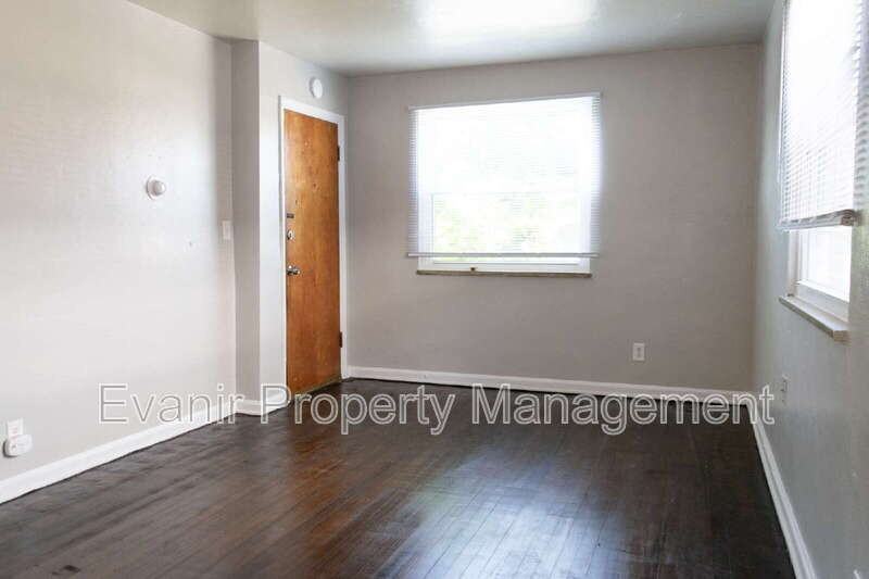 113 Niagara Ave #1 - Photo 6 of 14