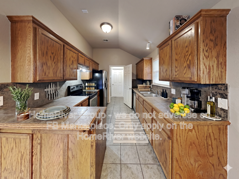 1028 Westridge Dr - Photo 2 of 19