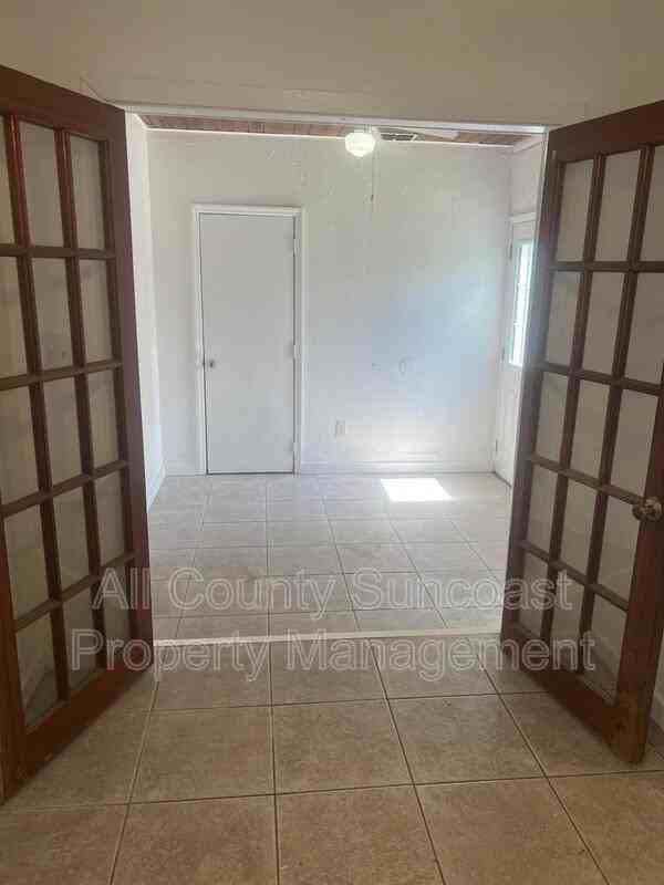 4814 10th Ave N - Photo 7 of 8